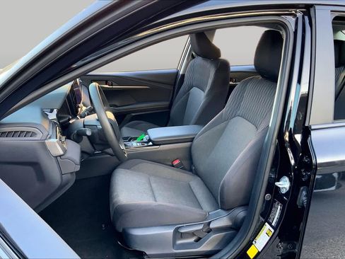 Used 2025 Toyota Camry LE FWD image 8
