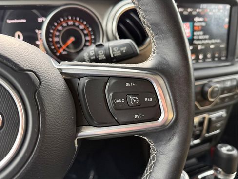 Used 2019 Jeep Wrangler Unlimited Sahara image 30