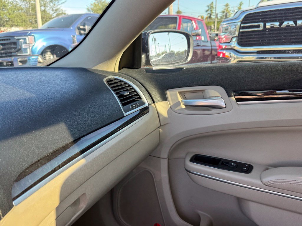 Used 2014 Chrysler 300 w/ Driver Convenience Group RWD image 21