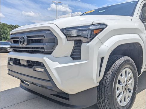 Used 2026 Toyota Tacoma SR5 AWD/4WD image 11
