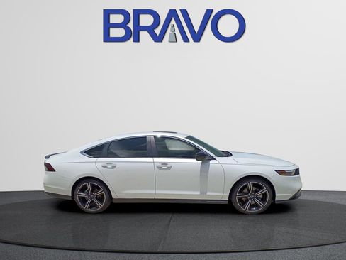 Used 2025 Honda Accord Sport image 4