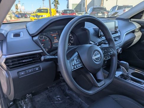 Used 2023 Nissan Altima 2.5 S FWD image 2