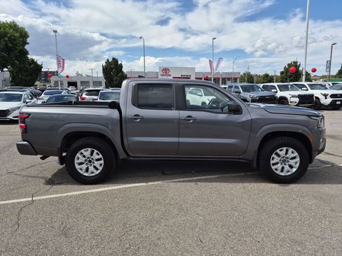 Used 2022 Nissan Frontier SV AWD/4WD image 2