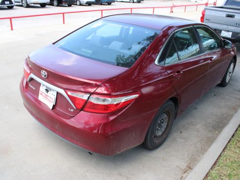 Used 2016 Toyota Camry LE FWD image 10