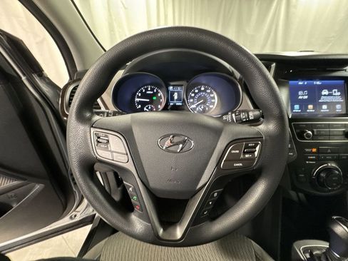 Used 2017 Hyundai Santa Fe SE image 22