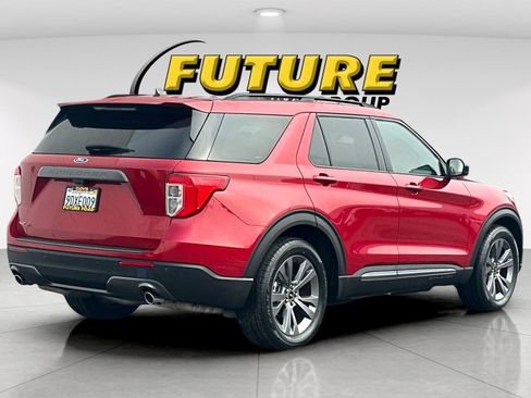 Certified 2022 Ford Explorer XLT w/ Equipment Group 202A image 3