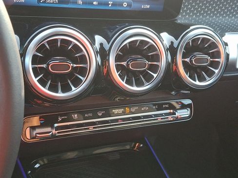 Certified 2024 Mercedes-Benz GLB 250 4MATIC image 16