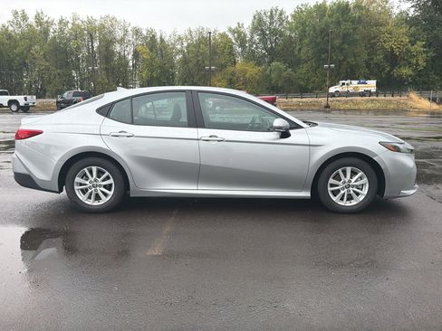 Used 2025 Toyota Camry LE FWD image 28
