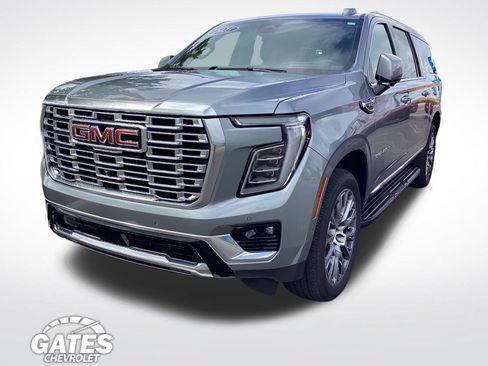 Used 2025 GMC Yukon XL Denali AWD/4WD image 5