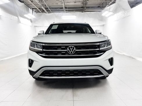 Used 2023 Volkswagen Atlas Cross Sport SE AWD/4WD image 2