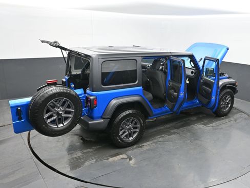 Used 2025 Jeep Wrangler Sport S image 45