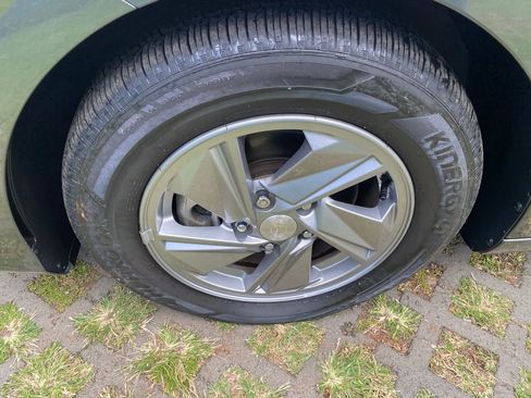 Used 2025 Hyundai Elantra SE image 27