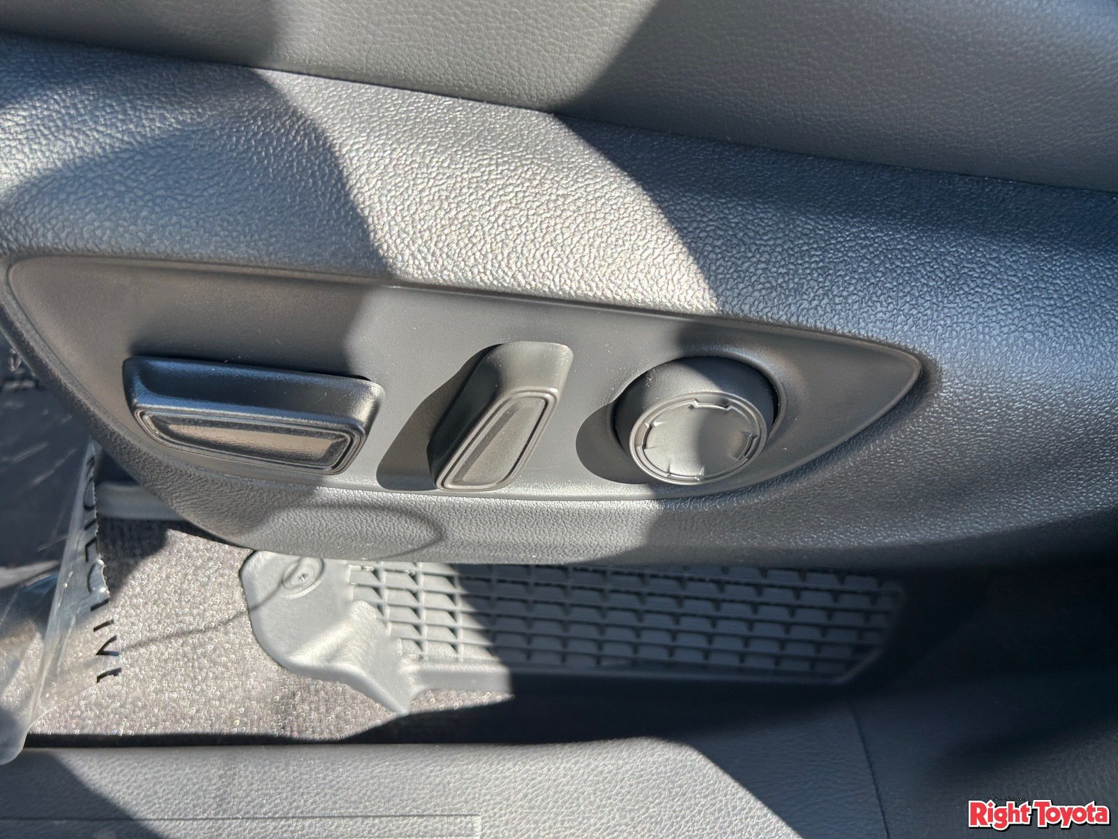 New 2026 Toyota Sienna XLE Woodland Edition AWD/4WD image 22