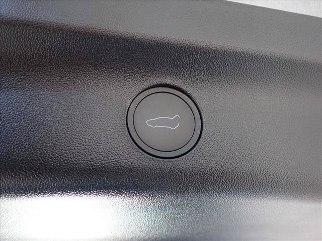 Used 2022 Tesla Model Y Long Range AWD/4WD image 9
