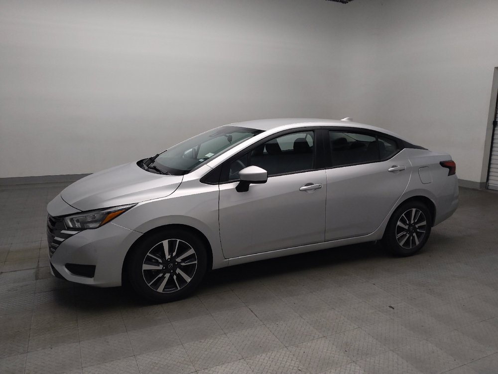 Used 2025 Nissan Versa SV FWD image 2