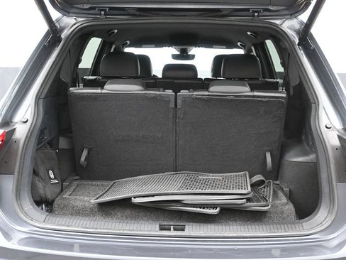 Used 2022 Volkswagen Tiguan SE R-Line FWD image 8