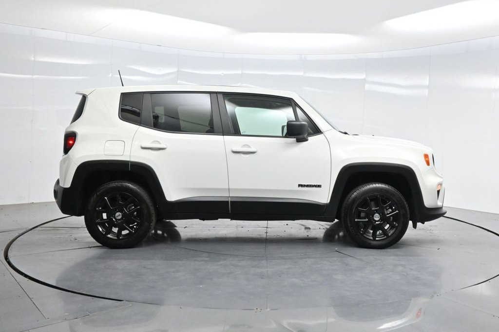 Used 2023 Jeep Renegade Latitude AWD/4WD image 4