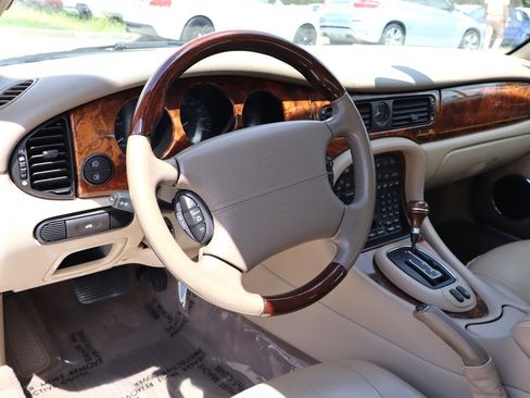 Used 2003 Jaguar XJ8 L RWD image 19