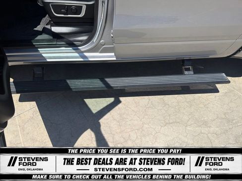 Used 2023 RAM 1500 Laramie AWD/4WD image 16