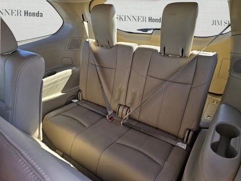 Used 2015 Nissan Pathfinder Platinum image 38