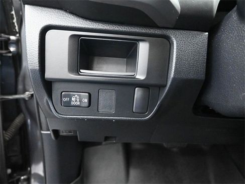 Used 2017 Toyota Tacoma SR5 image 28