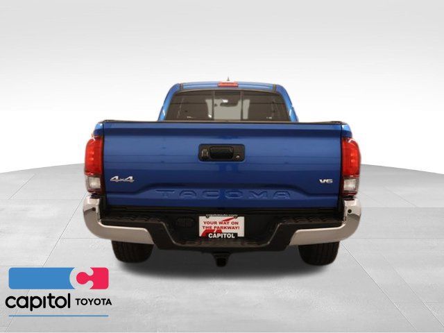 Certified 2018 Toyota Tacoma SR5 AWD/4WD image 5