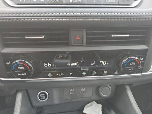 Used 2023 Nissan Rogue SV w/ SV Premium B Package image 4