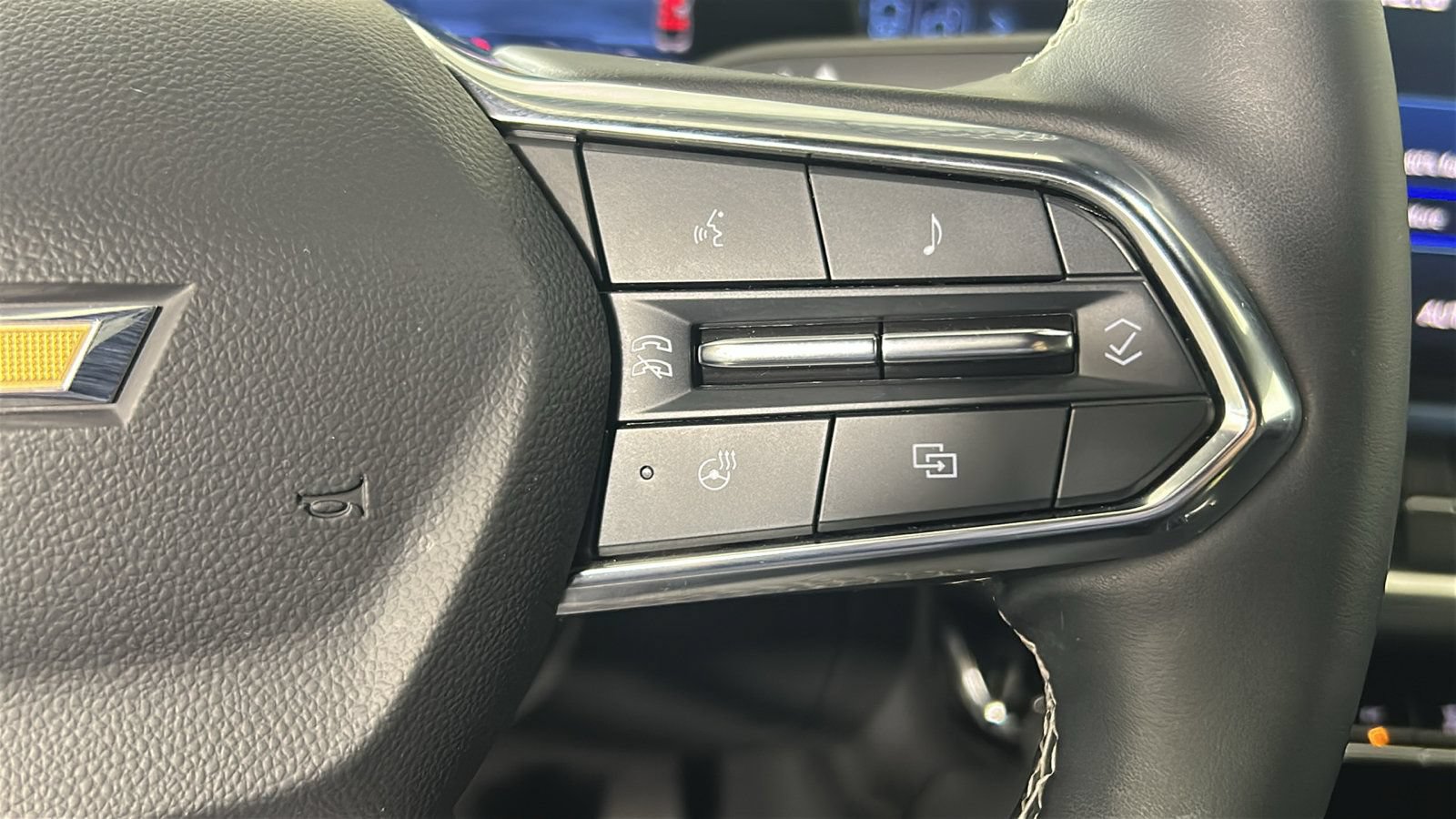 Used 2024 Chevrolet Equinox EV LT w/ LPO, All-Weather Mat Package FWD image 20