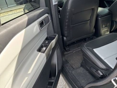 Used 2022 Ford Explorer XLT w/ Equipment Group 202A image 13