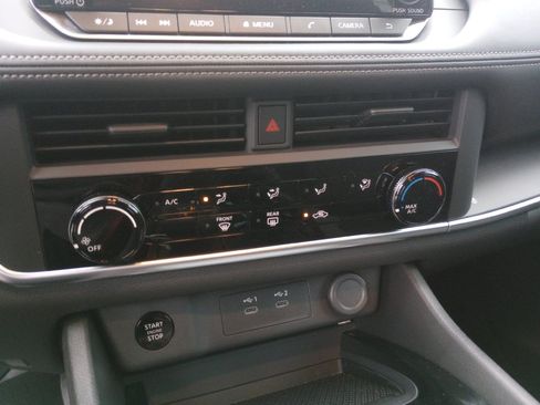 Used 2025 Nissan Rogue S FWD image 21