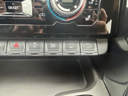 Used 2025 GMC Sierra 2500 AT4X AWD/4WD image 36