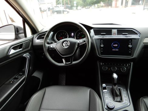 Used 2021 Volkswagen Tiguan SEL image 19