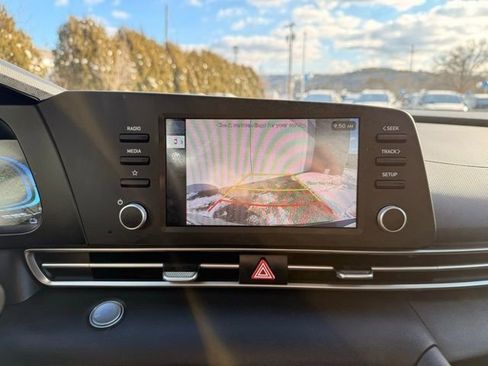 Used 2025 Hyundai Elantra Blue image 24