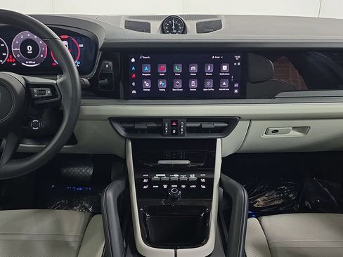 Certified 2024 Porsche Cayenne Coupe image 16