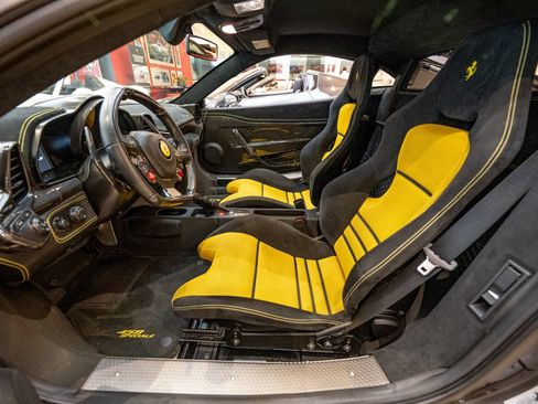 Used 2014 Ferrari 458 Speciale Coupe RWD image 12