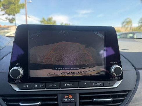 Used 2025 Nissan Altima 2.5 SV image 21