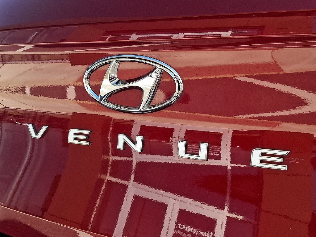 Used 2024 Hyundai Venue Limited FWD image 30