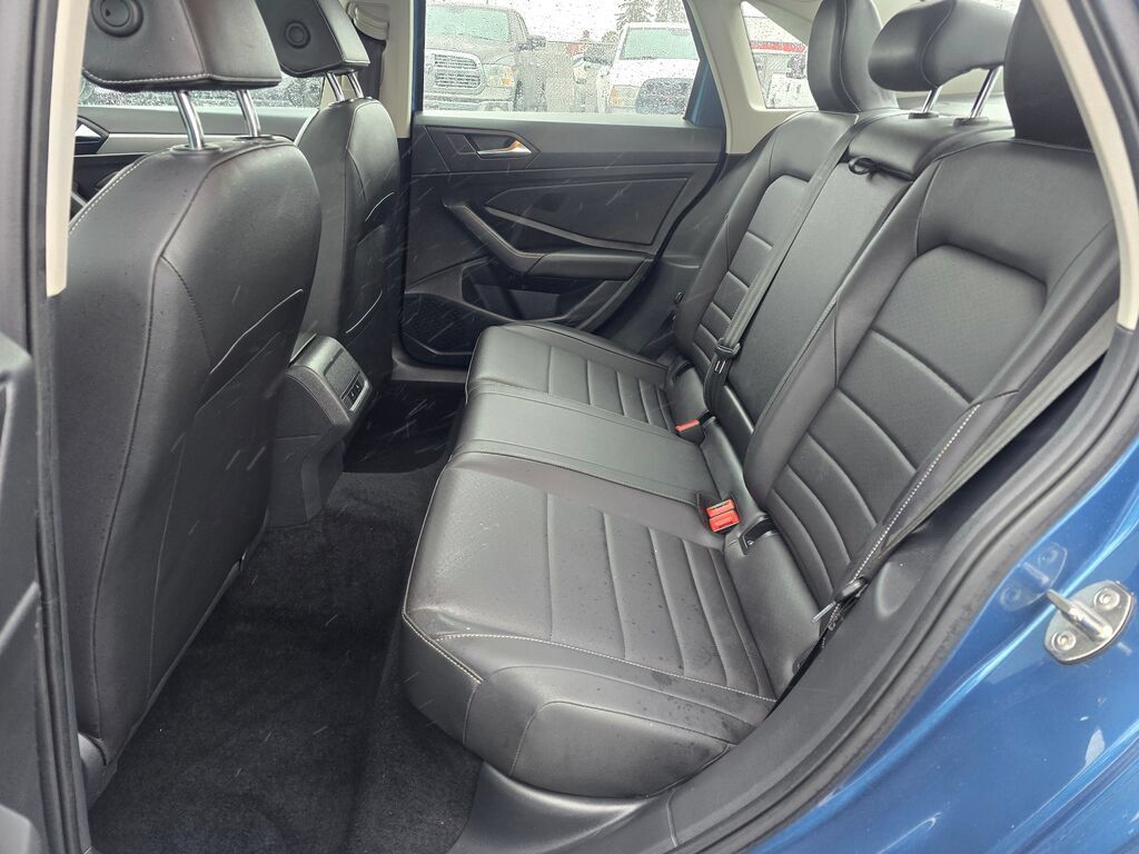 Used 2021 Volkswagen Jetta SE w/ SE Cold Weather Package FWD image 15