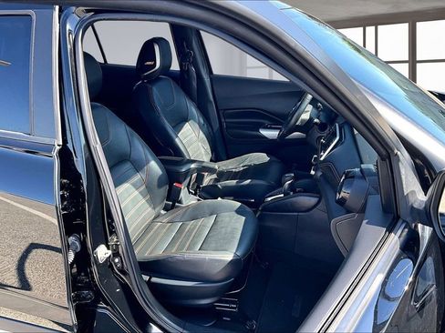Used 2020 Nissan Kicks SR w/ SR Premium Package FWD image 9