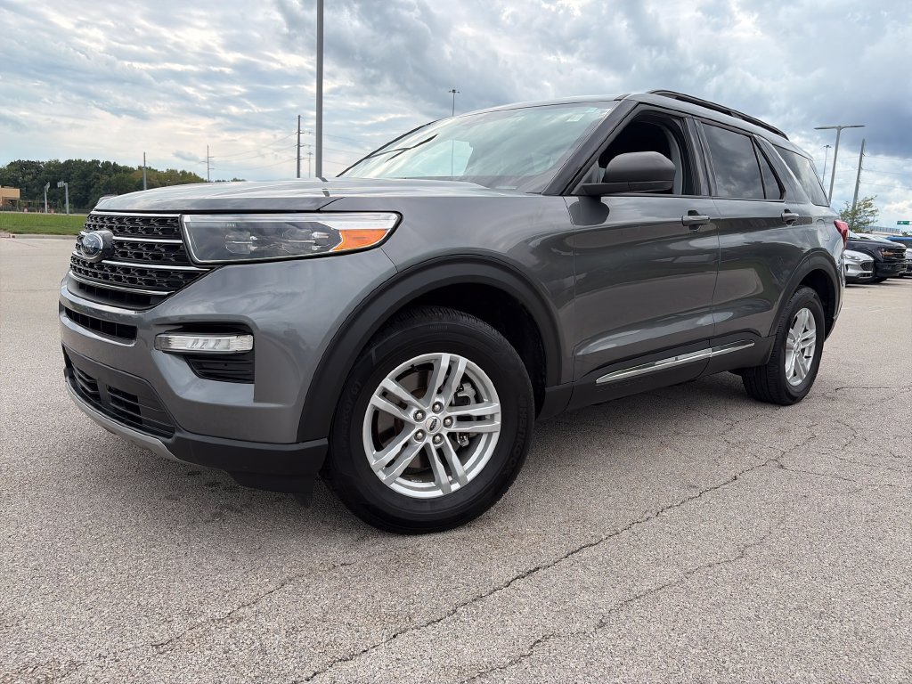 Used 2024 Ford Explorer XLT w/ Equipment Group 202A AWD/4WD image 3