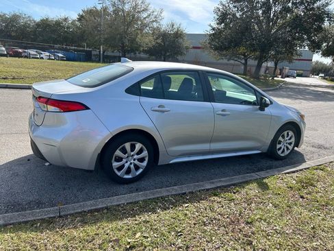 Certified 2025 Toyota Corolla LE image 5