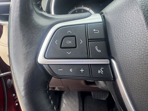 Used 2022 Toyota Highlander XLE FWD image 13