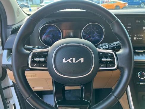 Used 2023 Kia Carnival LX FWD image 15