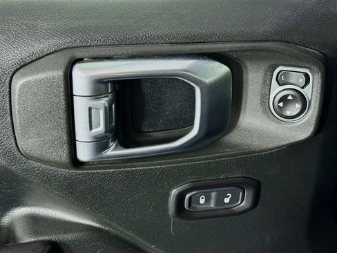 Used 2018 Jeep Wrangler Rubicon image 23