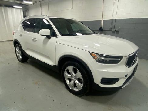 Used 2020 Volvo XC40 T5 Momentum w/ Protection Package AWD/4WD image 4