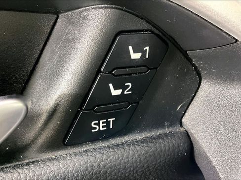 Used 2023 Toyota RAV4 Limited FWD image 34