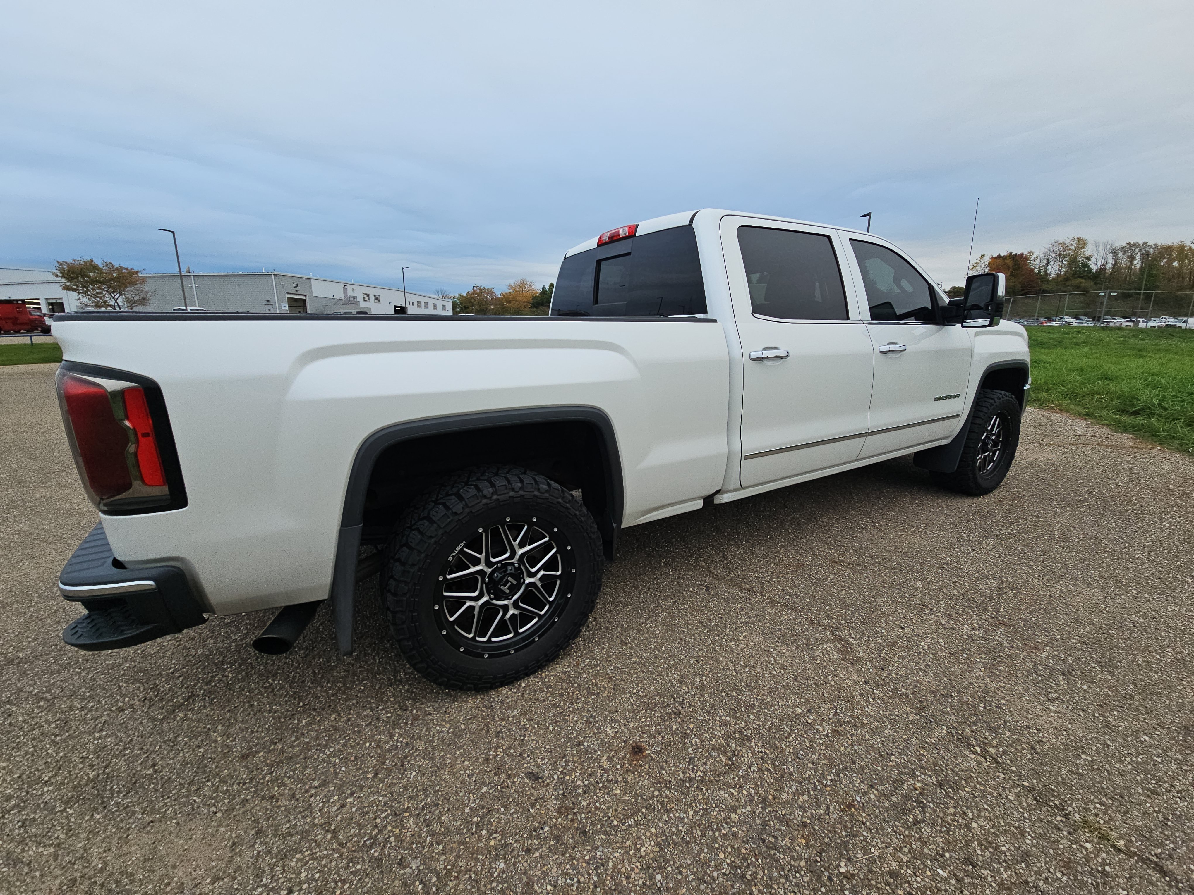 Used 2018 GMC Sierra 1500 SLT AWD/4WD image 4