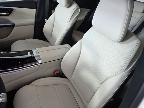 New 2026 Mercedes-Benz GLC 300 image 8