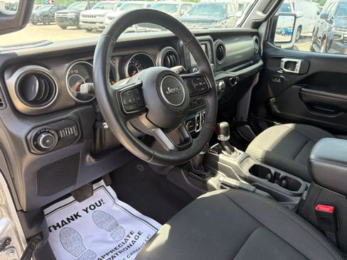 Used 2018 Jeep Wrangler Unlimited Sport S AWD/4WD image 12