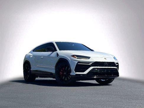 Used 2022 Lamborghini Urus AWD/4WD image 2